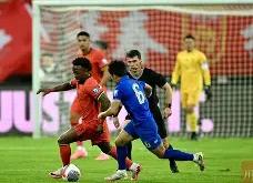 关于世界杯预选赛季后赛对决在即！广东男篮演练定位球，本菲卡密集防守应对的信息